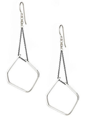Eero Earrings in Sterling Silver and Oxidized Silver Chain